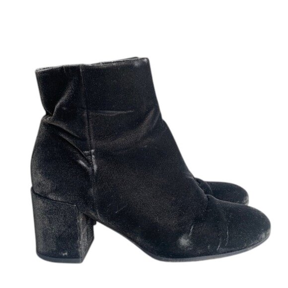 Vince Women’s Size 6 Black Velvet High Heel Ankle Booties Zip Up Dress Shoes - Picture 1 of 16